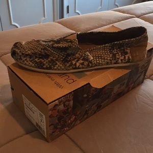 Womens shoes python